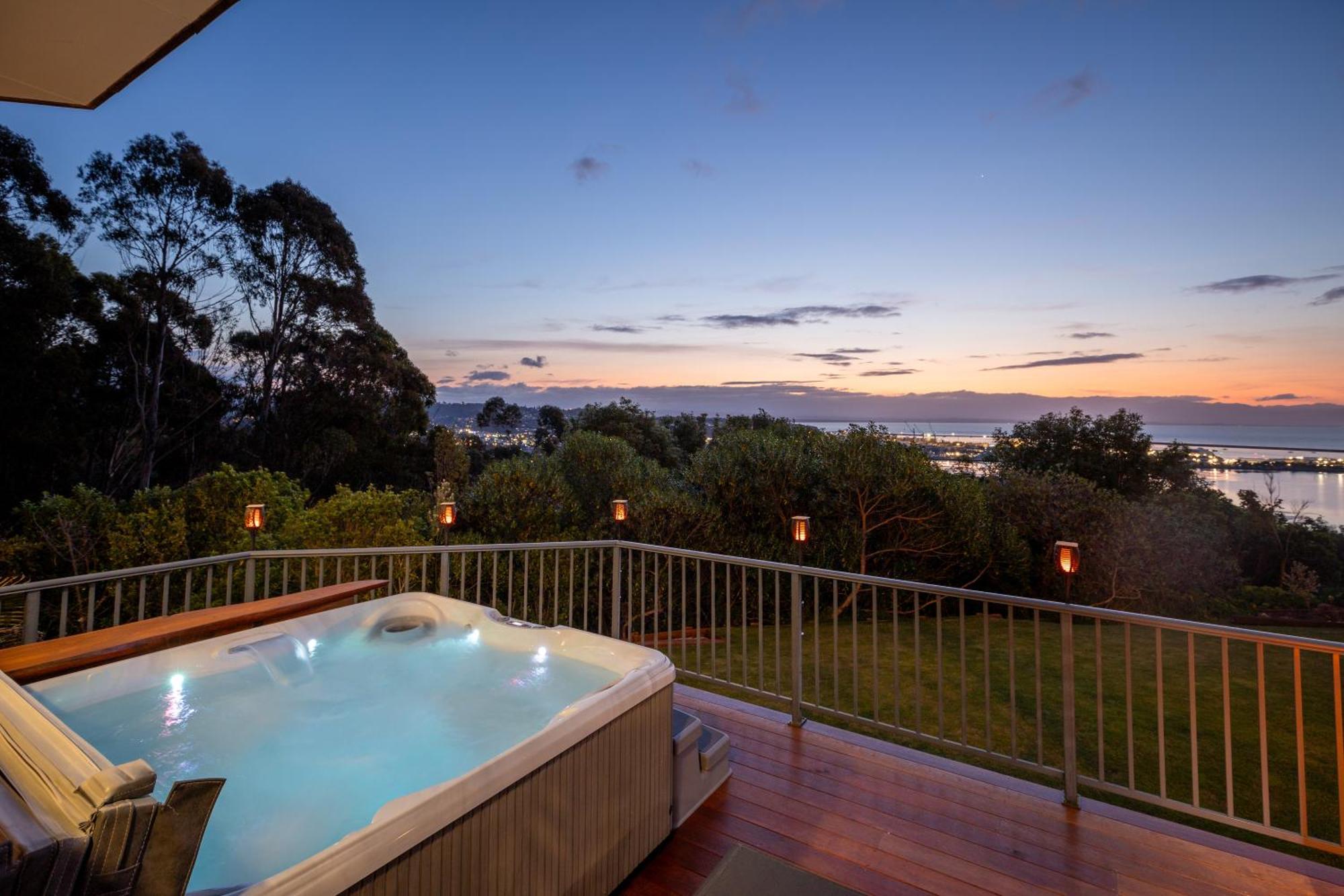 Twin Peaks Luxury Sea View Villa Нелсън Екстериор снимка